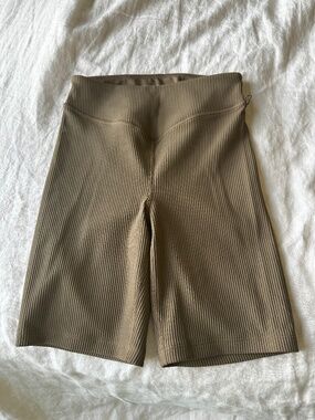 Barry’s workout shorts and top
